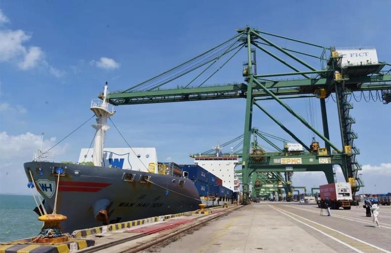 代理的中国-印尼"两国双园"贸易先行首批三个海产品冻柜正式运抵福州